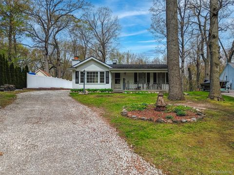 11849 Four Lakes Drive Green Oak Township MI 48178