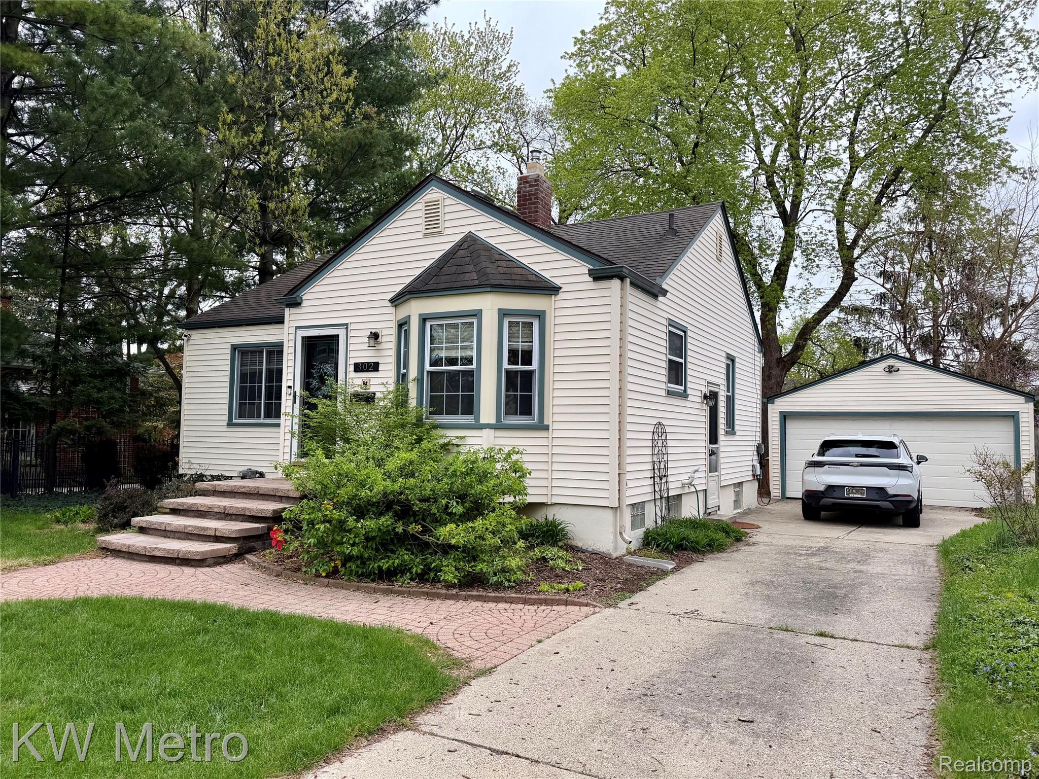 302 E Bloomfield Avenue