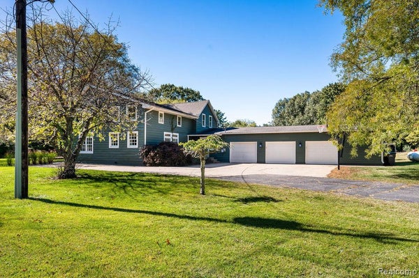 9695 COMMUNITY HALL RD, UNION PIER, MI 49129 - Image be455b8a1f65648cc9c8b71e622e4c88/2931778302