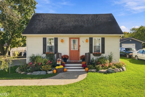 Tiny photo for 67 W Lorraine Street, Peck Village, MI 48466 (MLS # 58050224810)