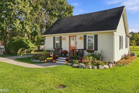Tiny photo for 67 W Lorraine Street, Peck Village, MI 48466 (MLS # 58050224810)
