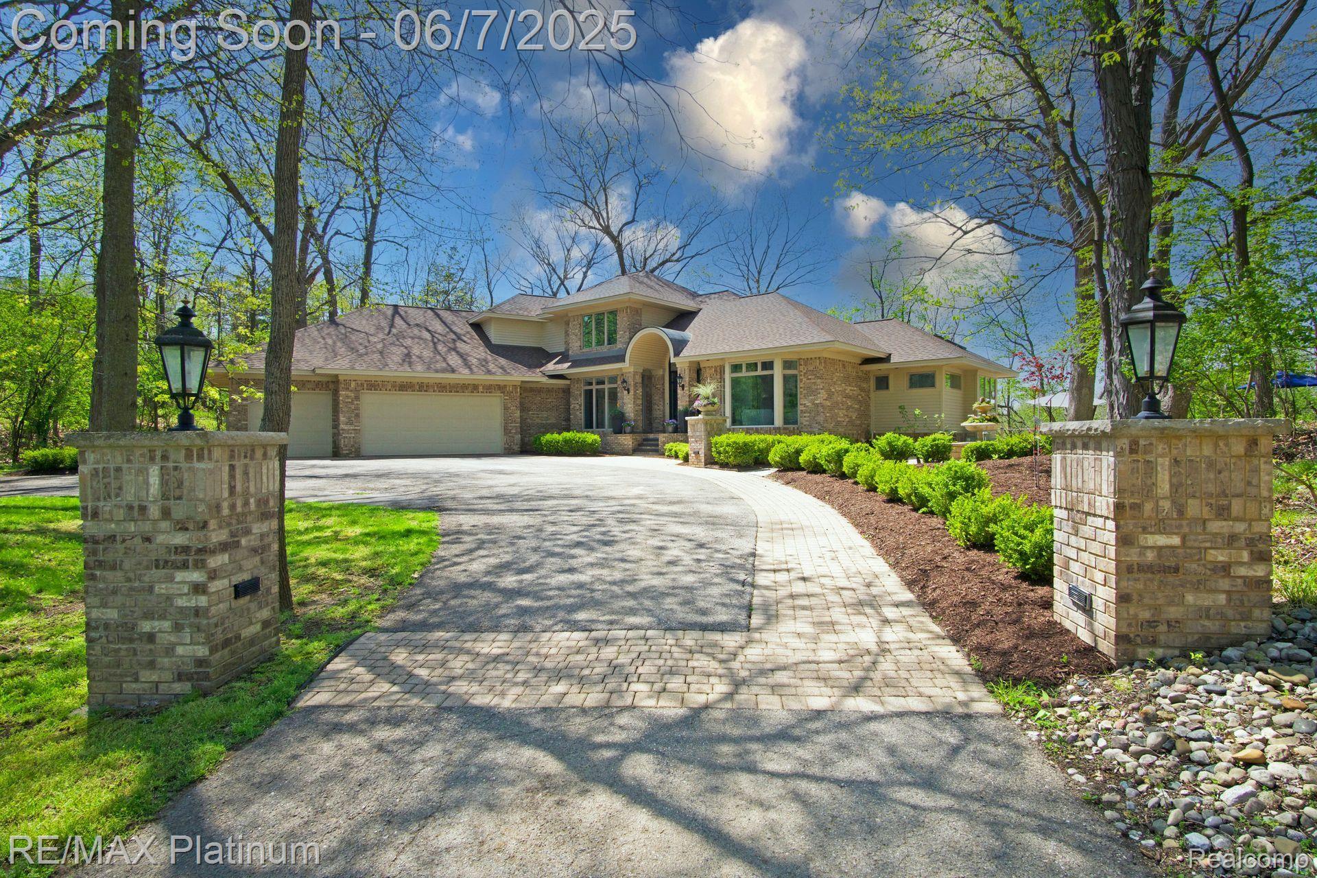 5519 GREAT HAWK Circle