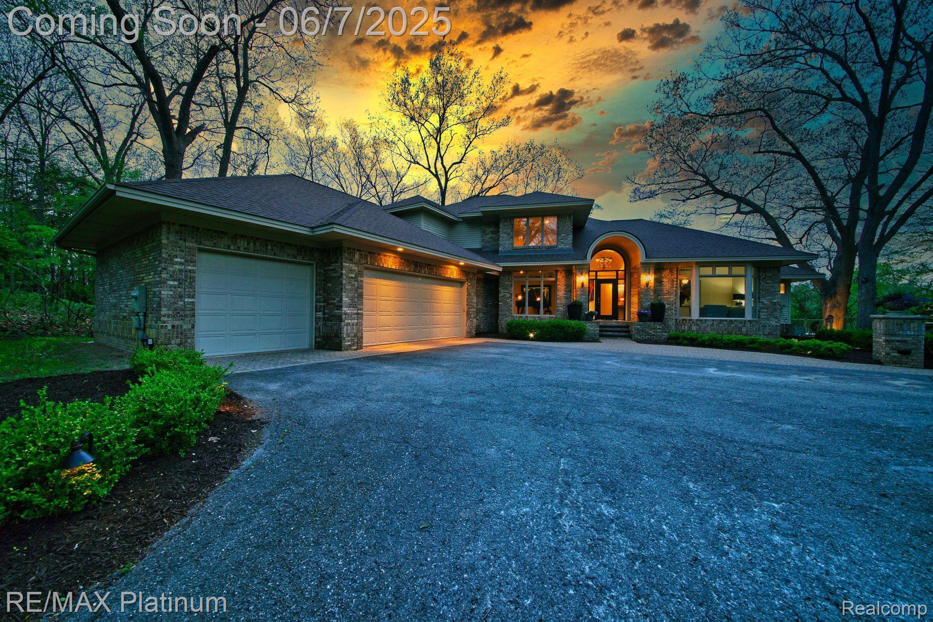 5519 GREAT HAWK Circle
