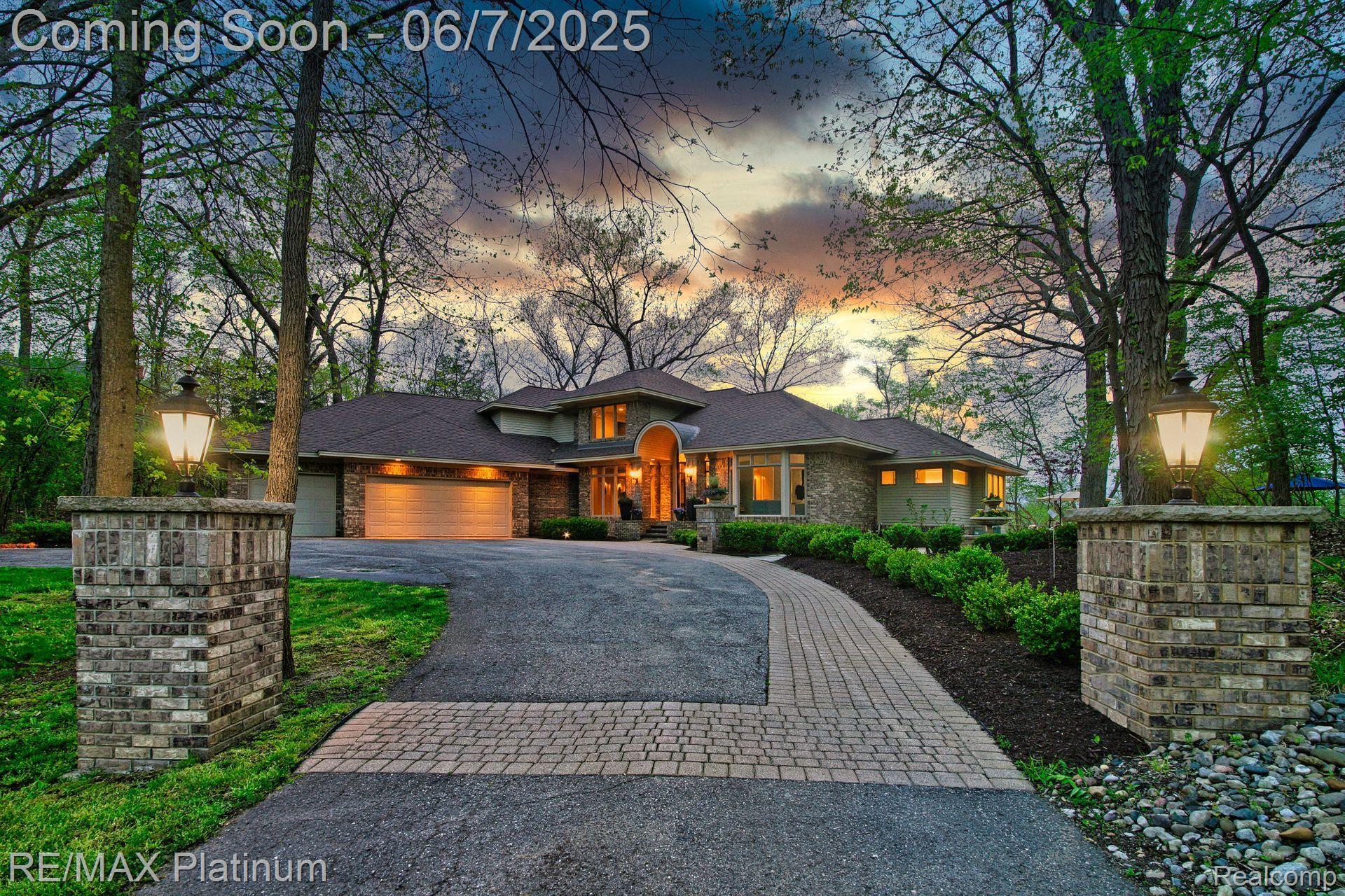5519 GREAT HAWK Circle