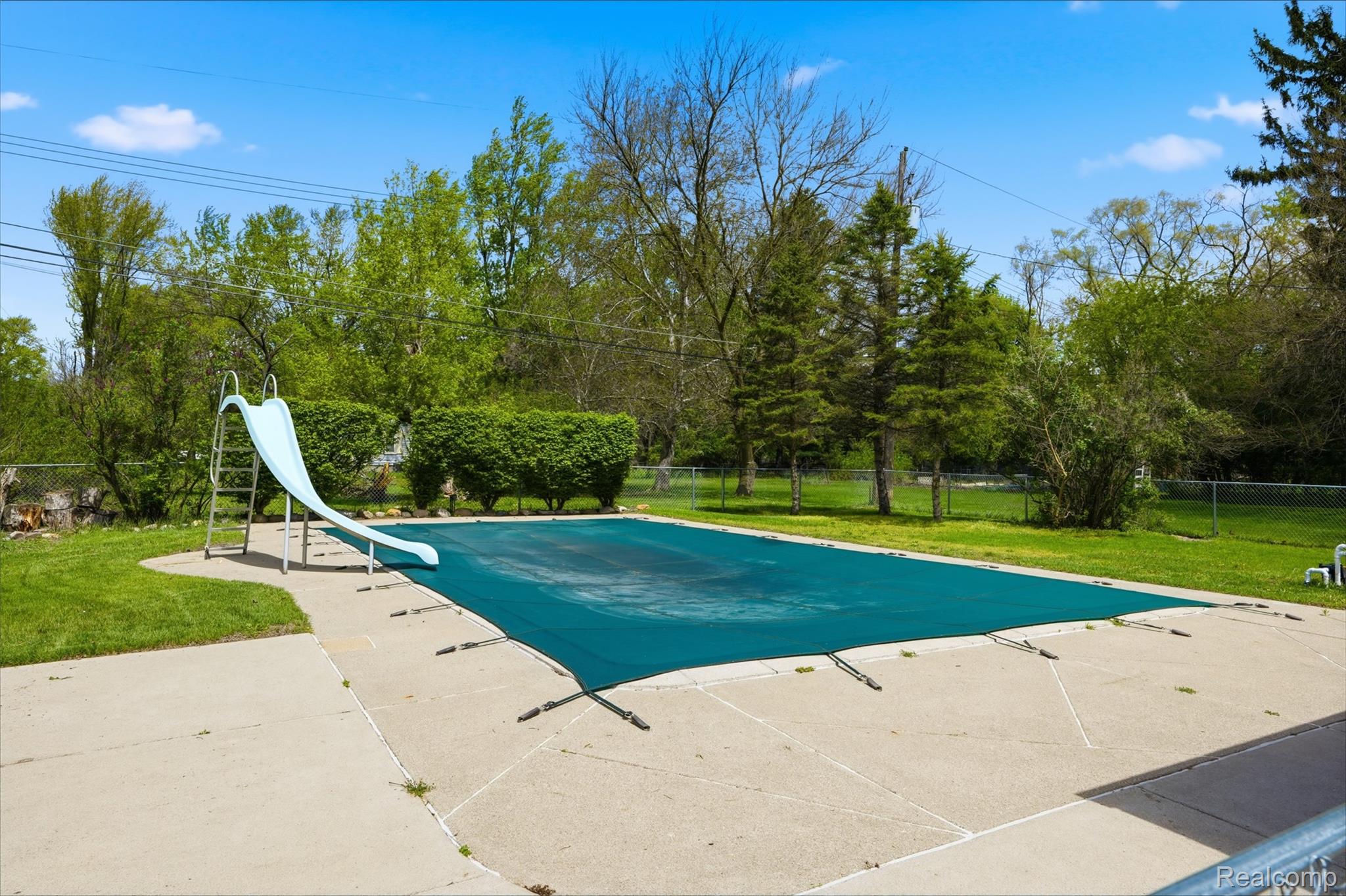 19200 Merriman Court
