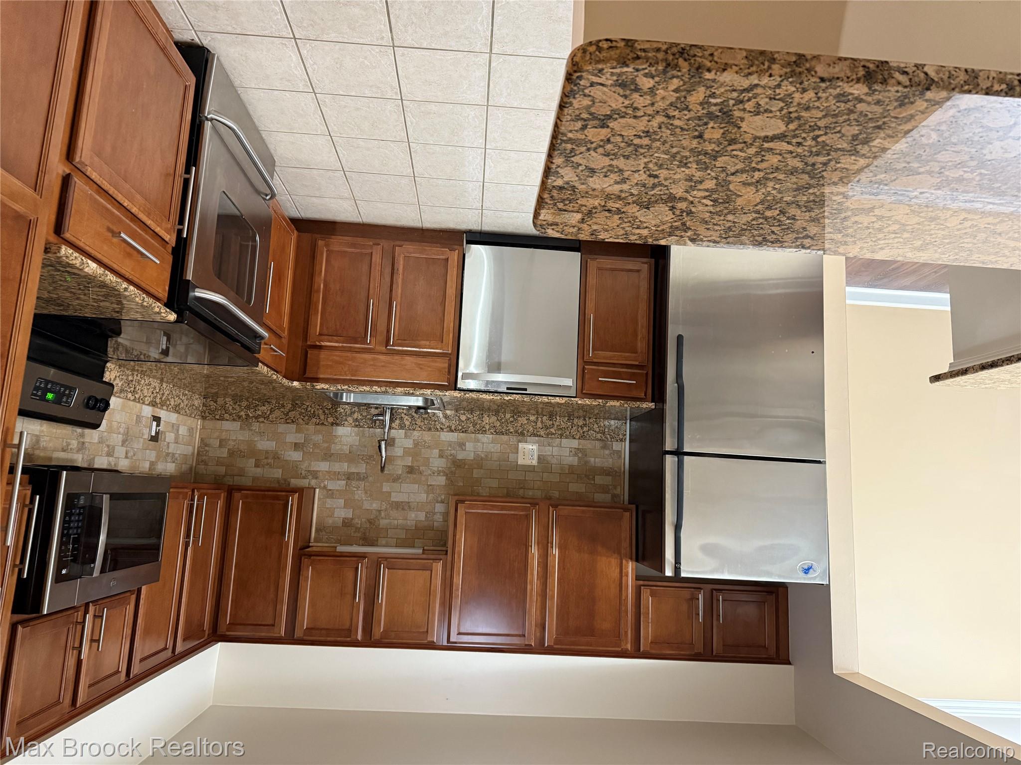 6109 Orchard Lake Road 203