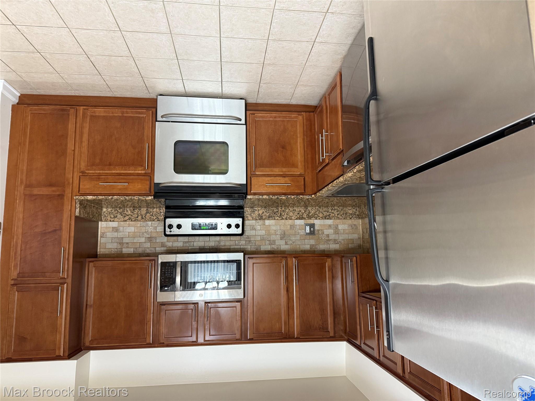 6109 Orchard Lake Road 203