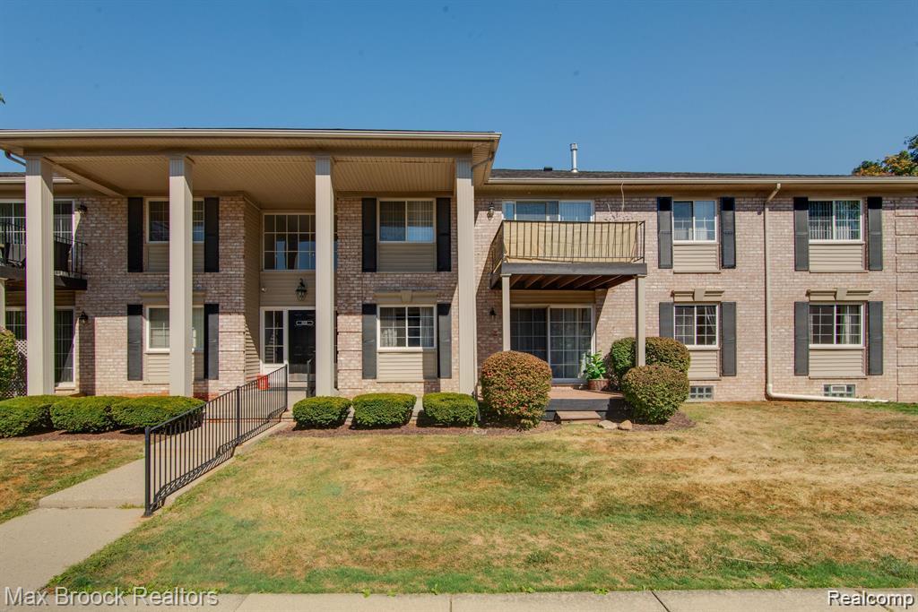 6109 Orchard Lake Road 203