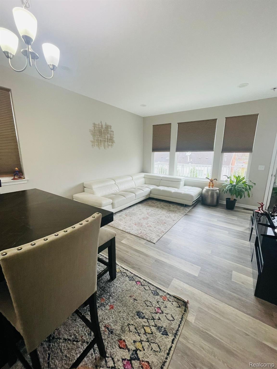 3221 Chambers W