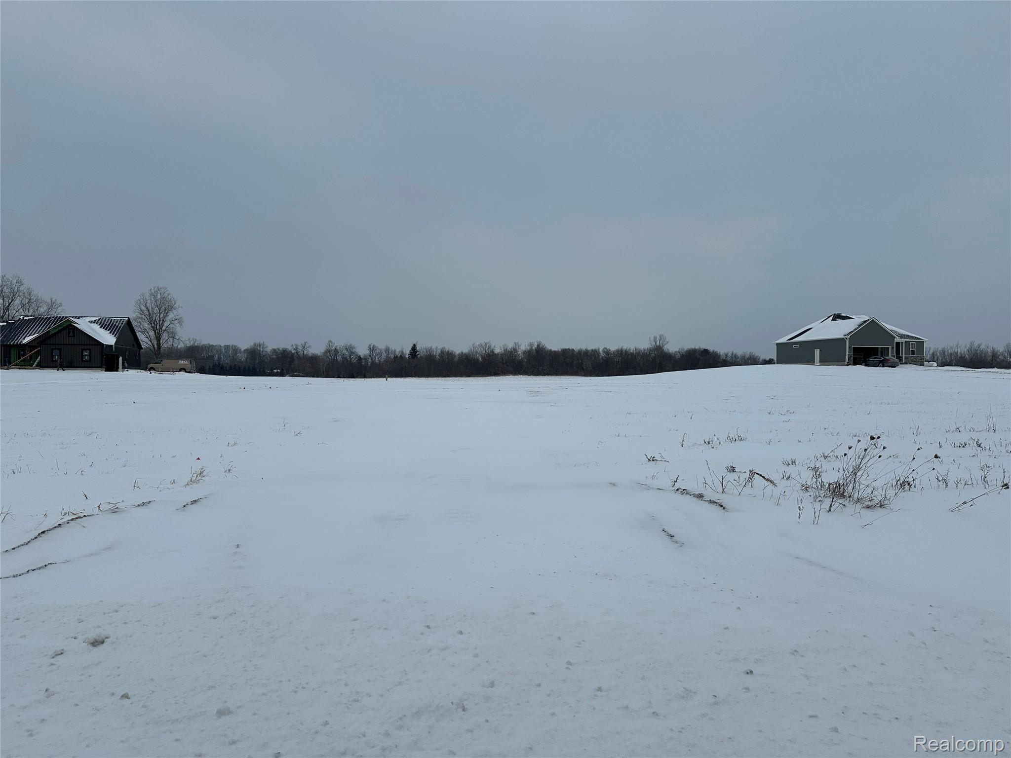 2.5 acre buildable lot in area of new homes with ability to have a full walkout or daylight basement