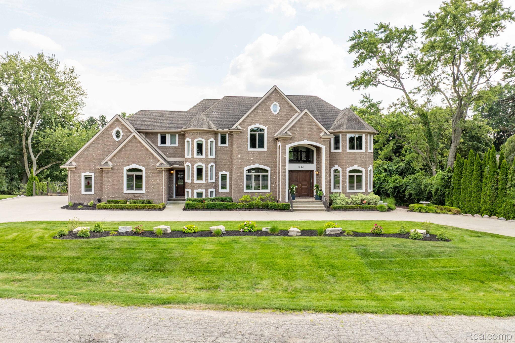 1015 Joanne Court