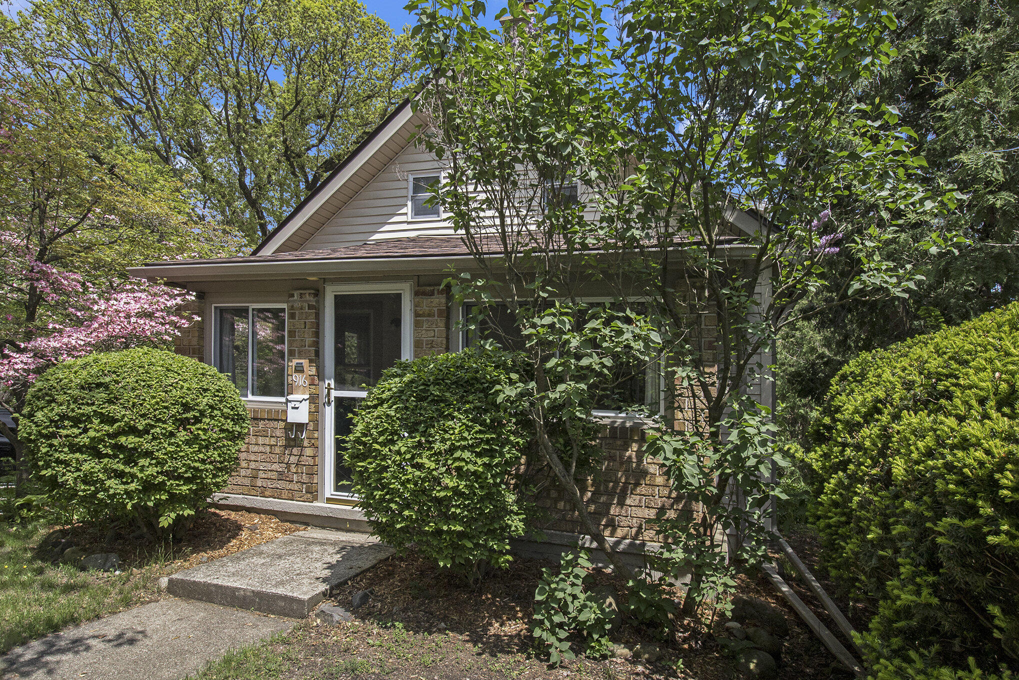 916 Brooks Street