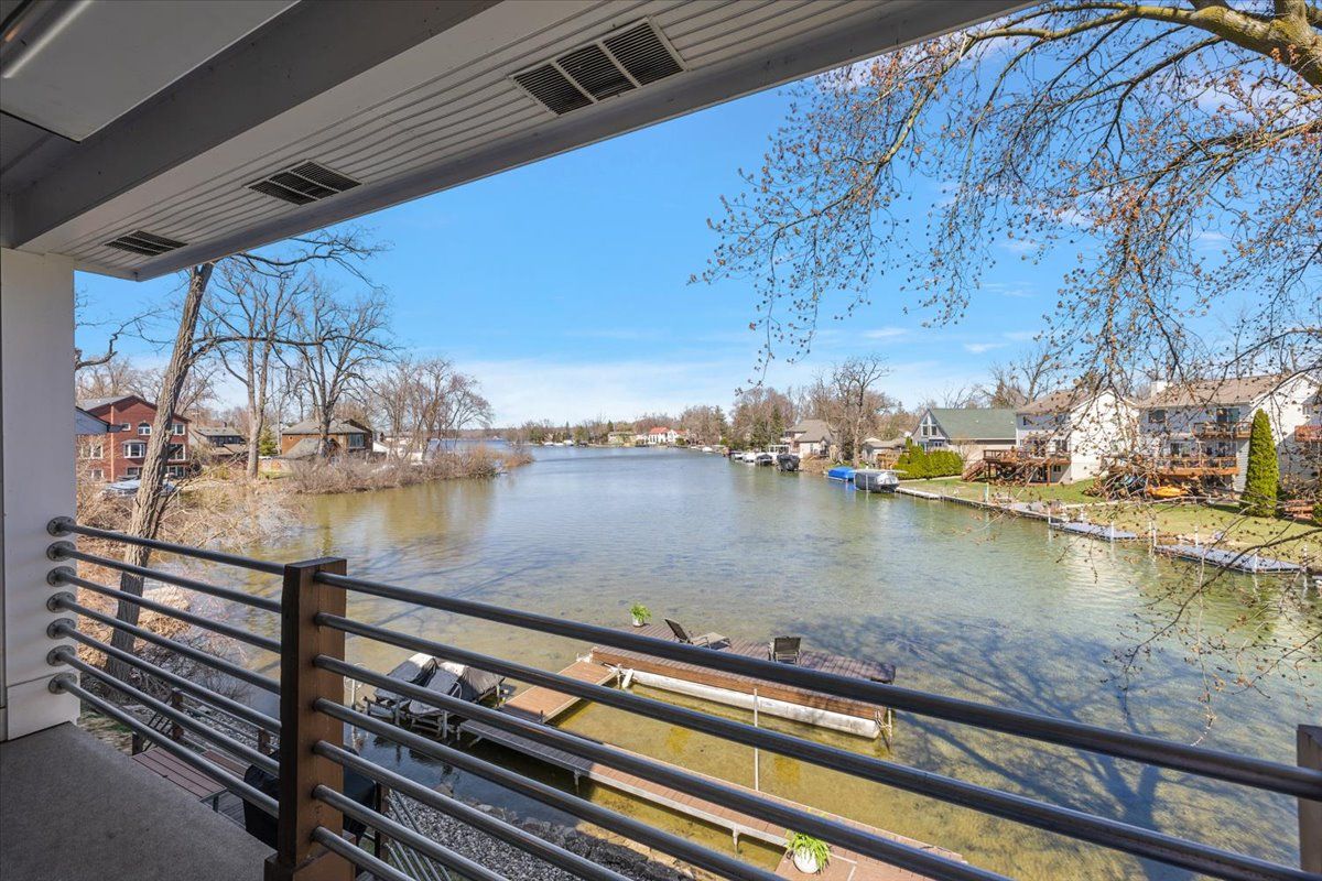 1427 S CASS LAKE Road