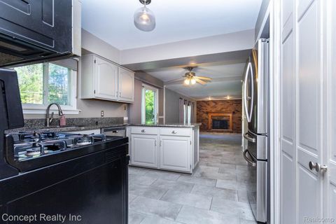 Tiny photo for 20973 Westfarm Lane, Farmington Hills City, MI 48167 (MLS # 20261039597)