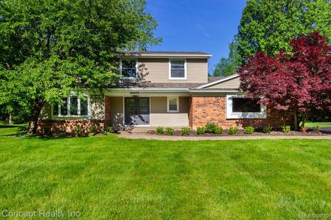 Photo of 20973 Westfarm Lane, Farmington Hills City, MI 48167 (MLS # 20261039597)