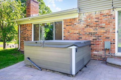 Tiny photo for 20973 Westfarm Lane, Farmington Hills City, MI 48167 (MLS # 20261039597)