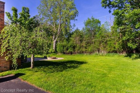 Tiny photo for 20973 Westfarm Lane, Farmington Hills City, MI 48167 (MLS # 20261039597)