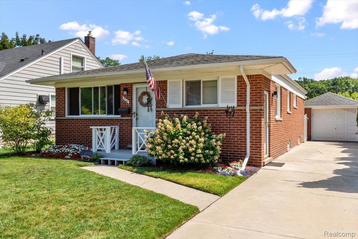 970 Hendrickson Boulevard