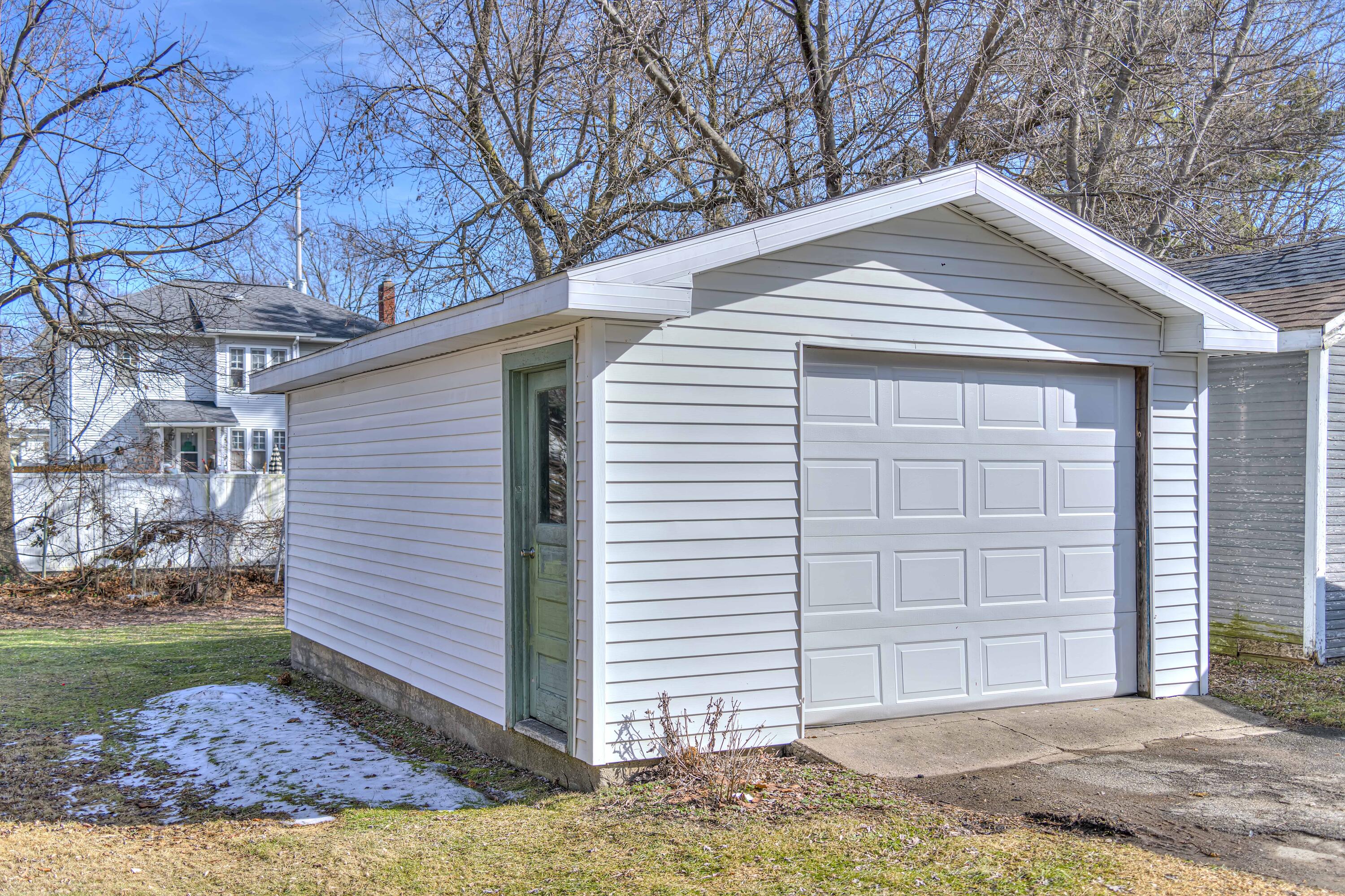 121 N Thompson Street