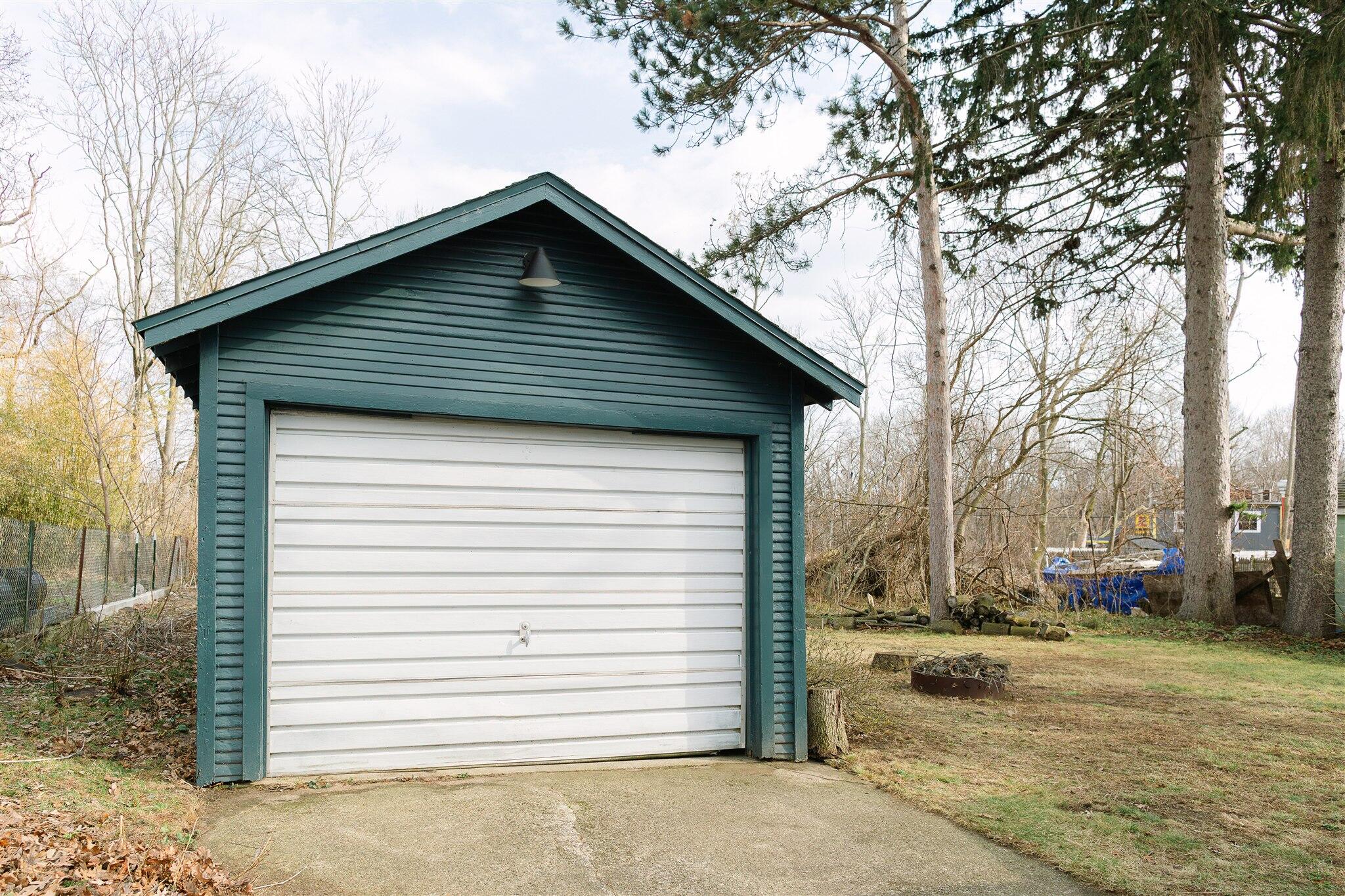 1369 Montgomery Avenue