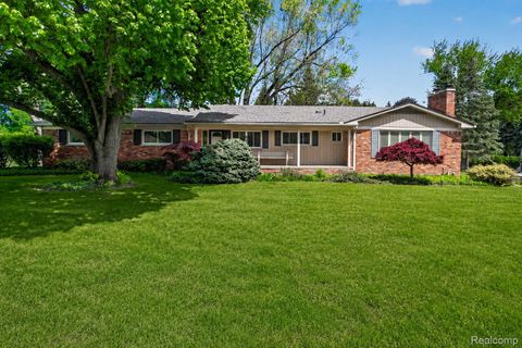 857 Helston Road Bloomfield Charter Township MI 48304