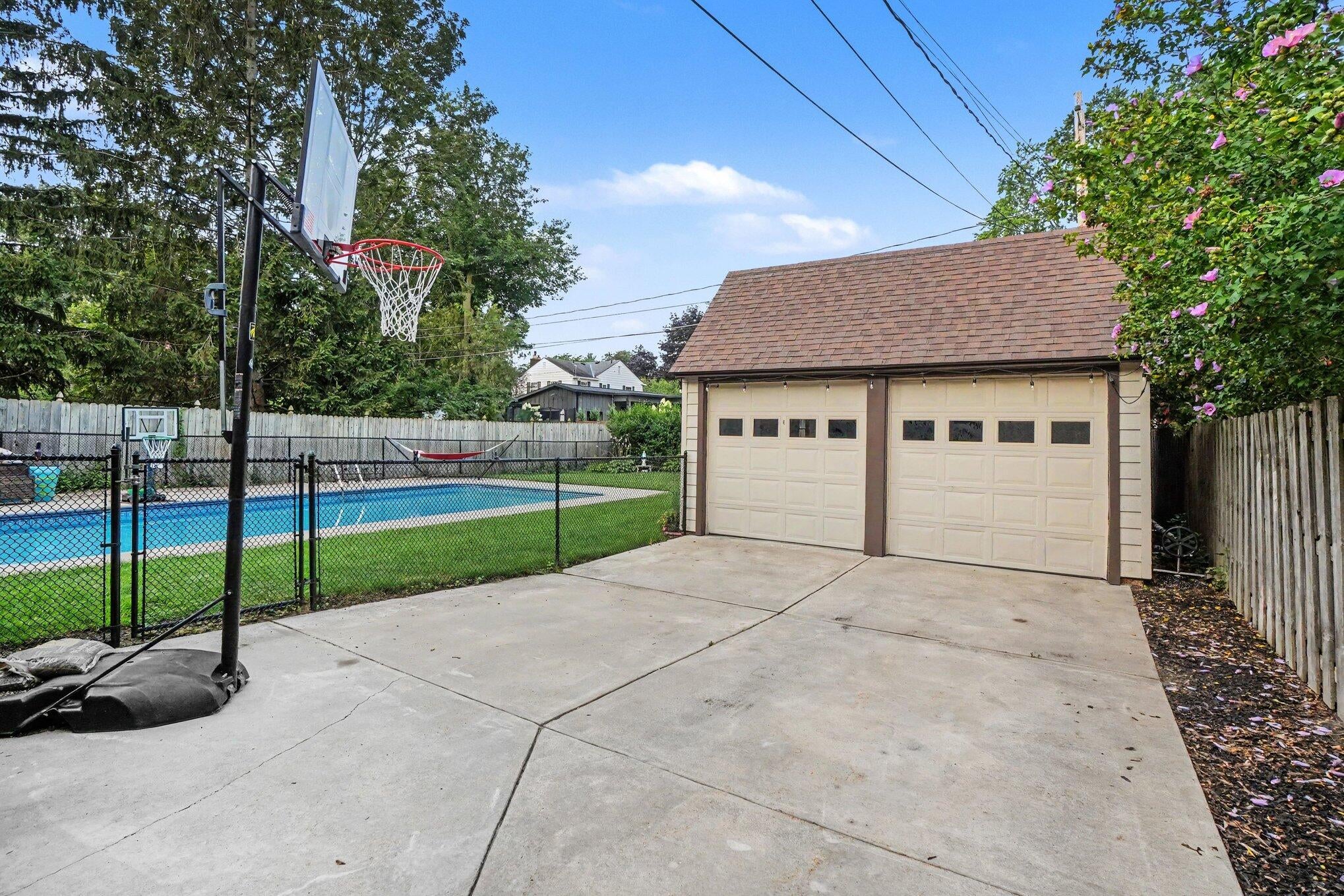 566 Lawndale Court