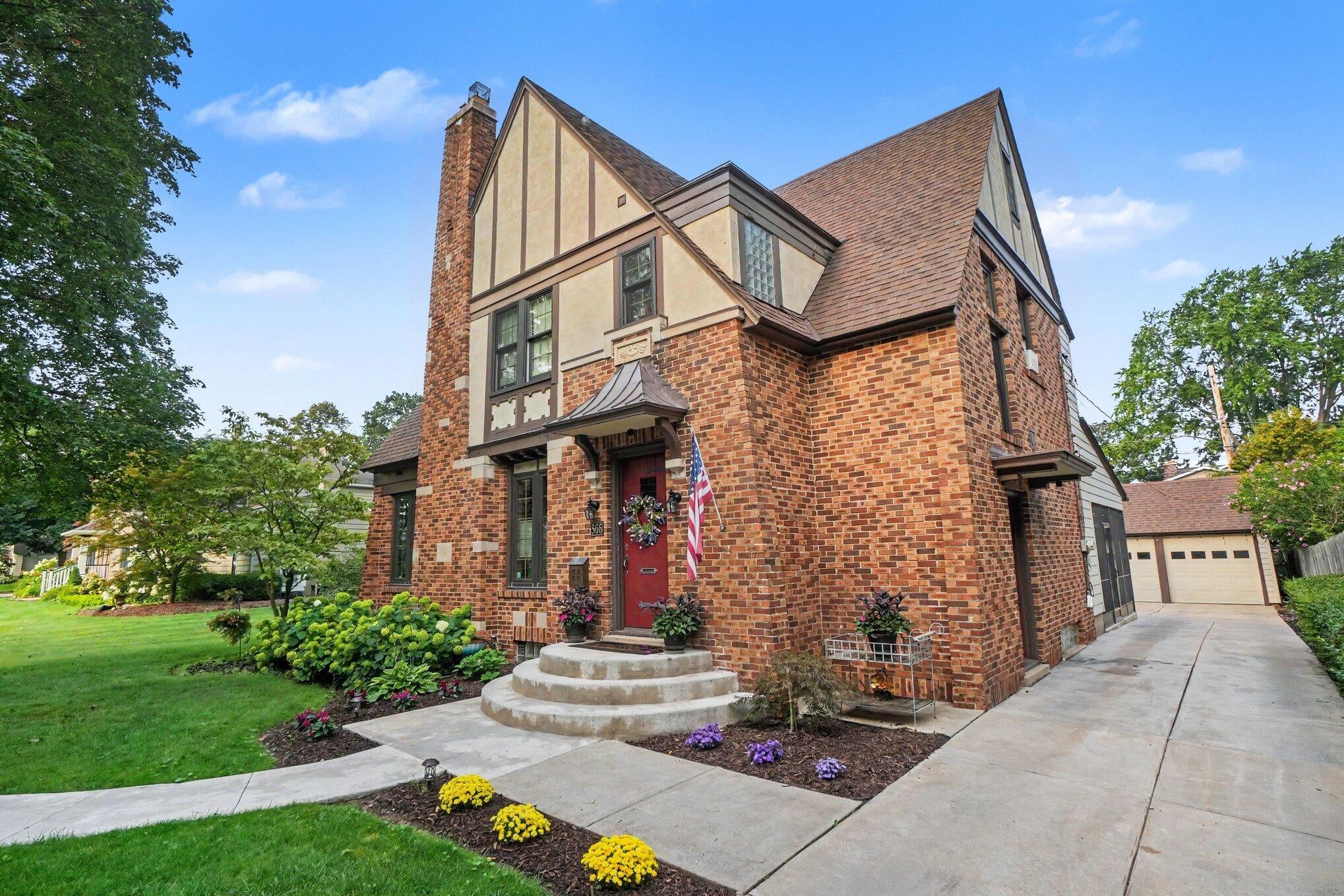 566 Lawndale Court