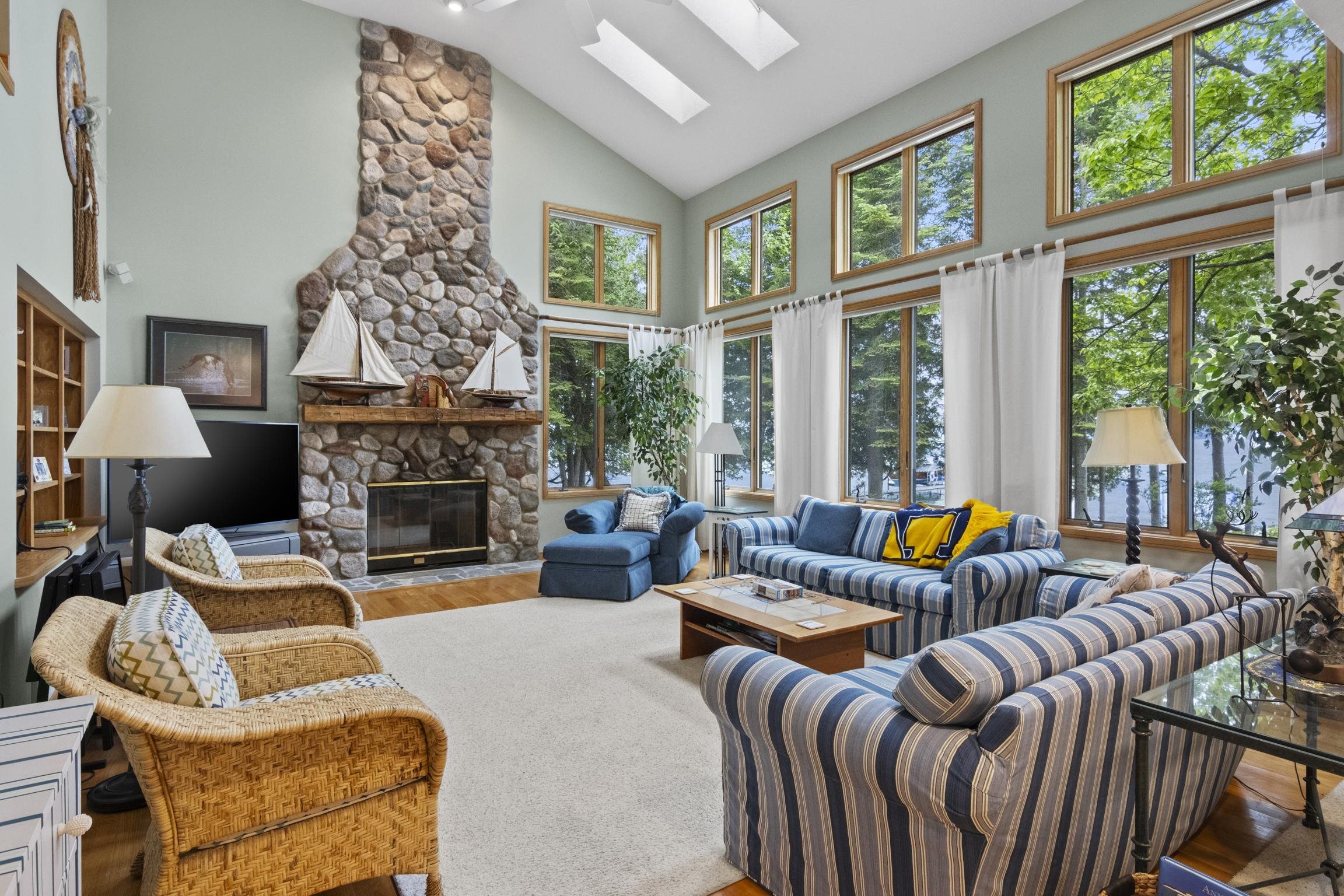 736 Davock Lane