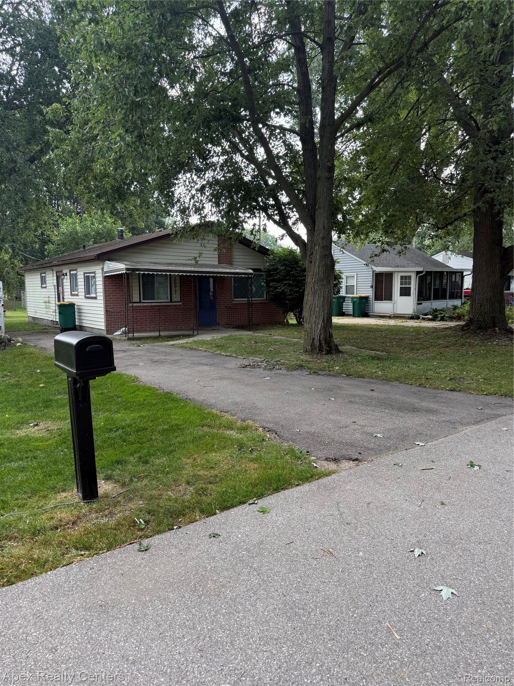 Photo of 20017 Cornell Avenue, Brownstown Charter Township, MI 48174 (MLS # 20261056446)