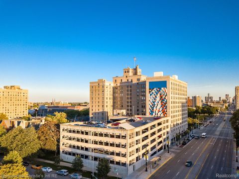 Photo of 15 E Kirby Street #731, Detroit City, MI 48202 (MLS # 20261028541)