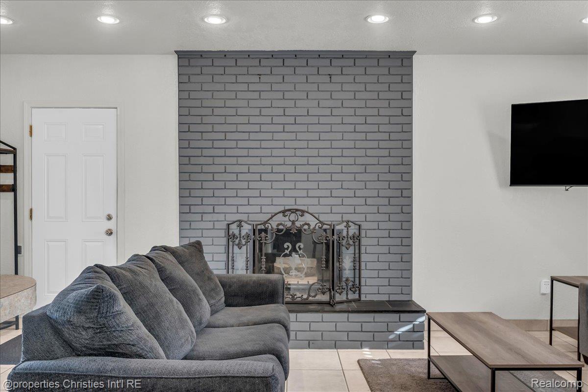 19474 Cherrylawn Street