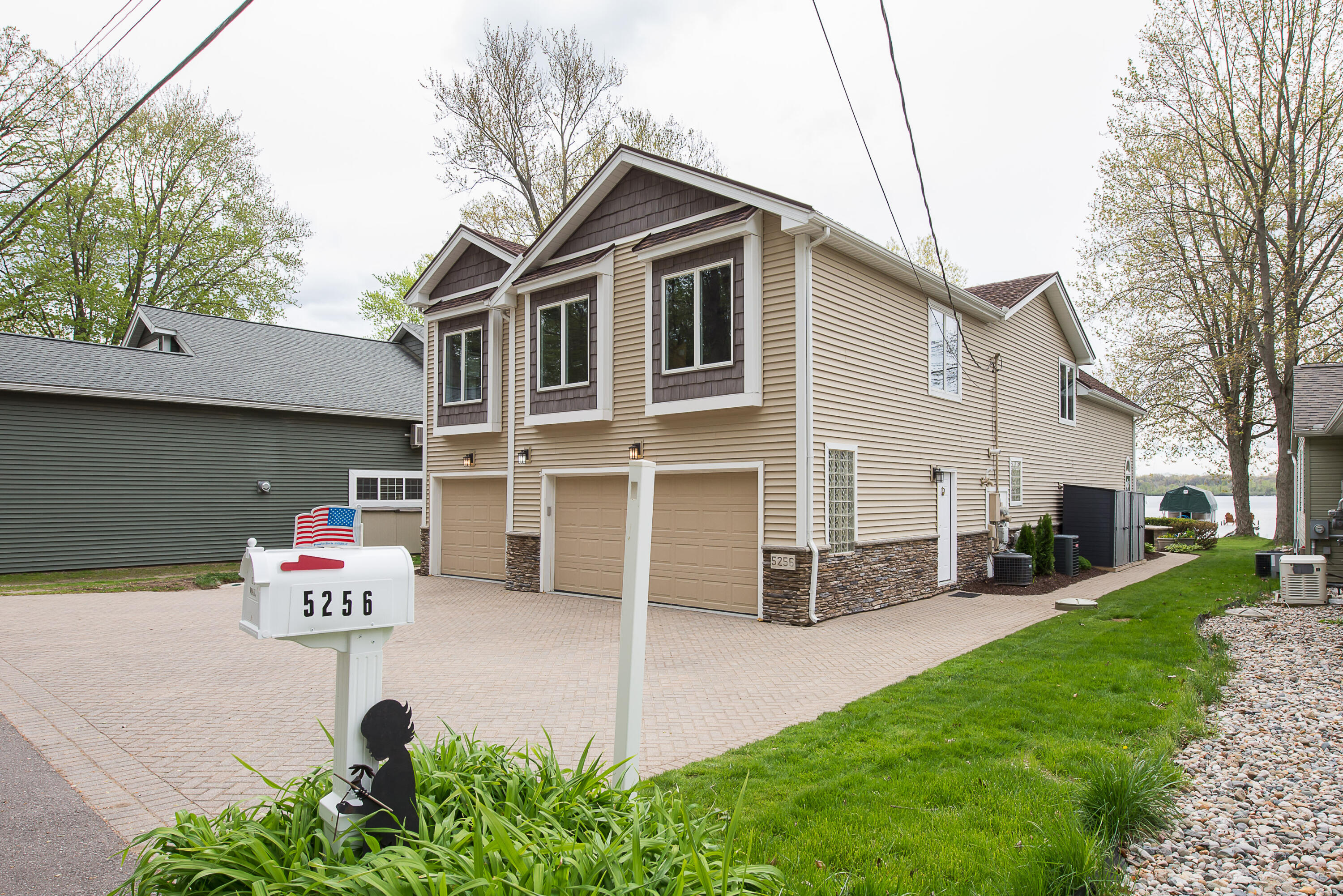 5256 Edgelake Drive