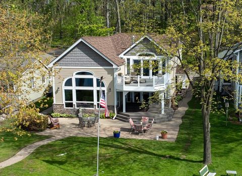 5256 Edgelake Drive Hamburg Township MI 48169