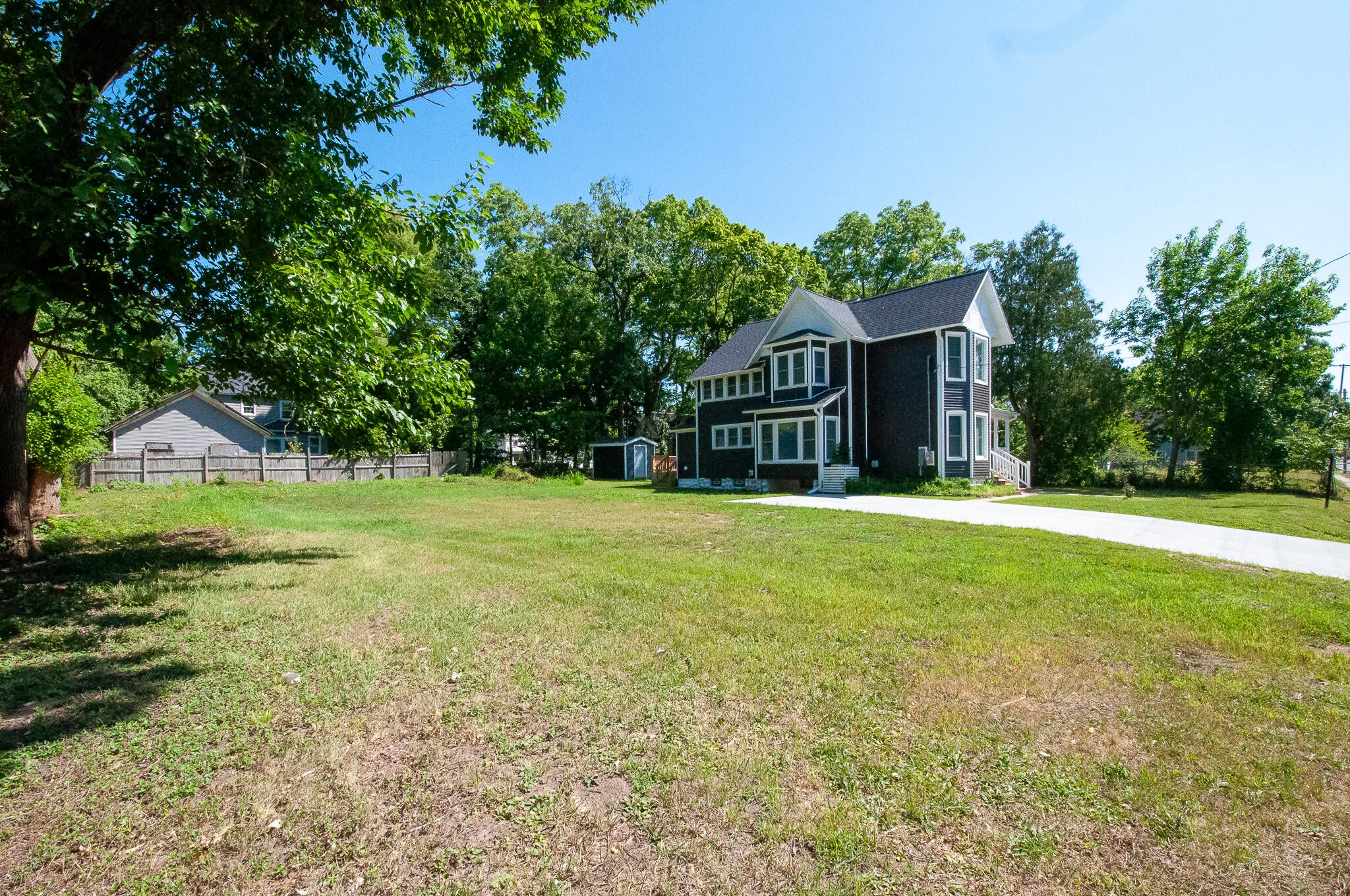 172 W Manchester Street