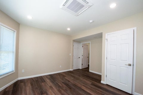 Tiny photo for 172 W Manchester Street, Battle Creek City, MI 49037 (MLS # 64026055771)