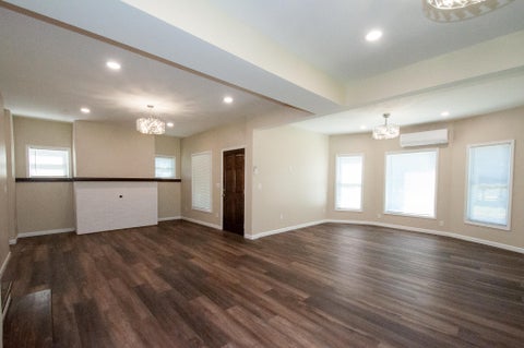 Tiny photo for 172 W Manchester Street, Battle Creek City, MI 49037 (MLS # 64026055771)