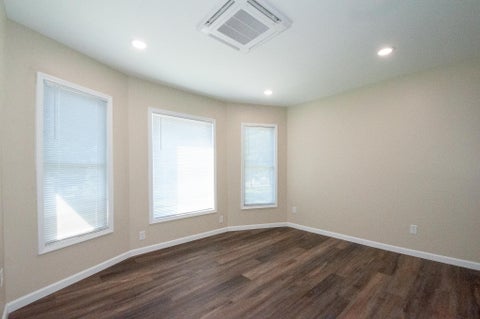 Tiny photo for 172 W Manchester Street, Battle Creek City, MI 49037 (MLS # 64026055771)