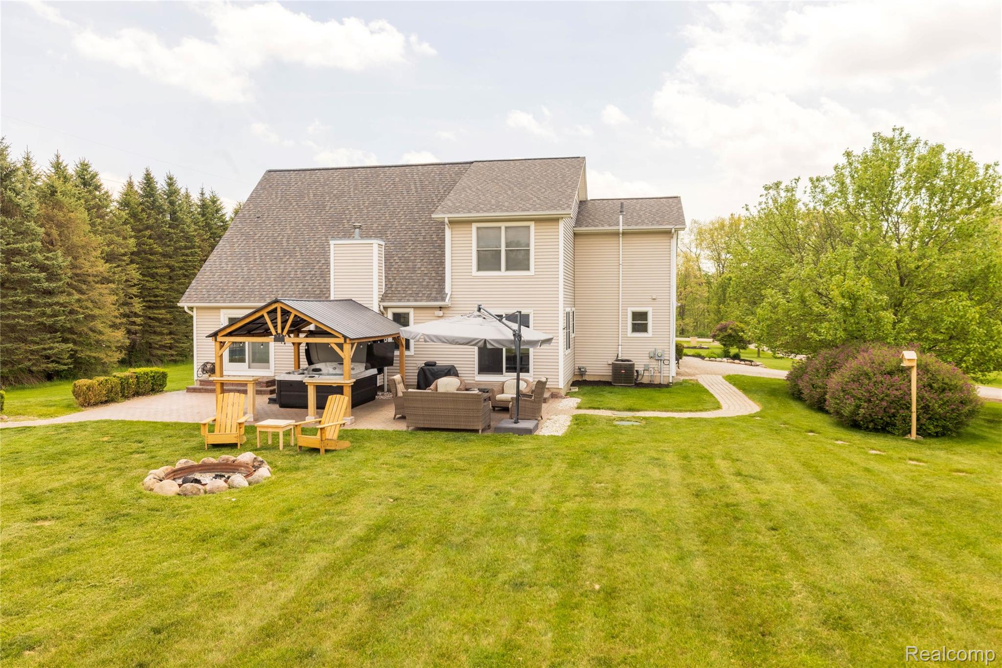 12621 Golden Oaks Drive