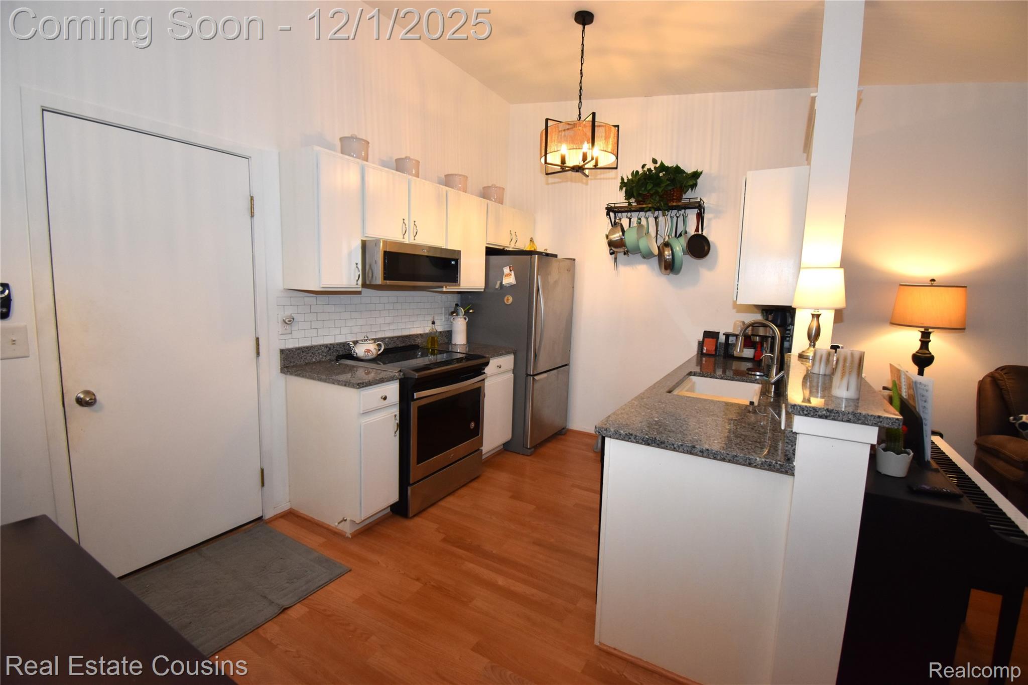 9562 Woodside Circle