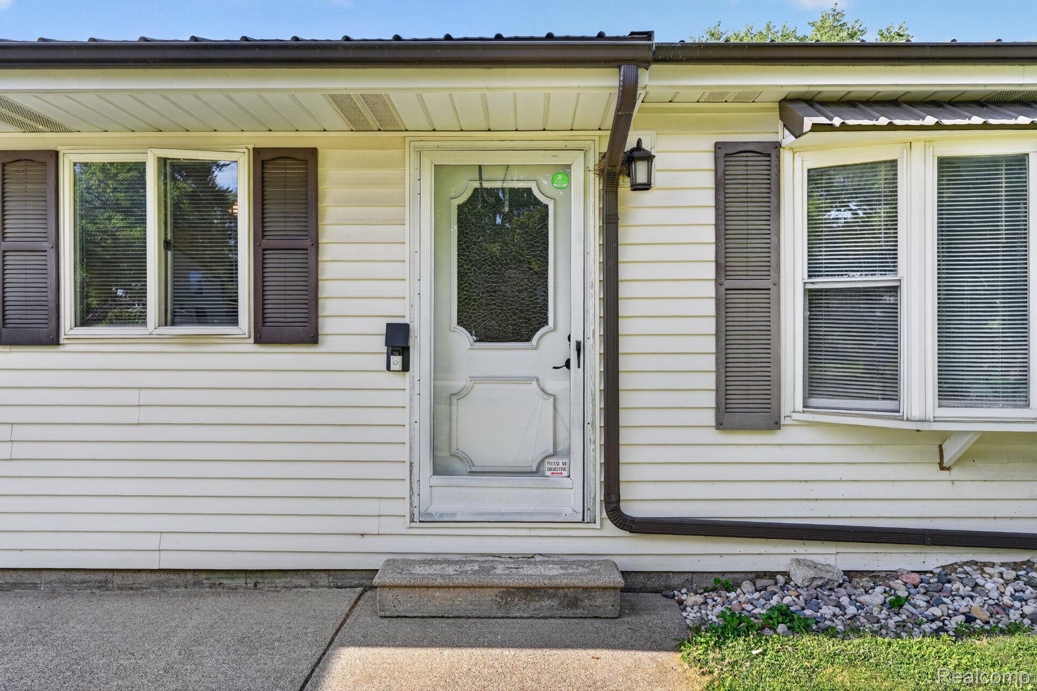 4184 W Lake Road
