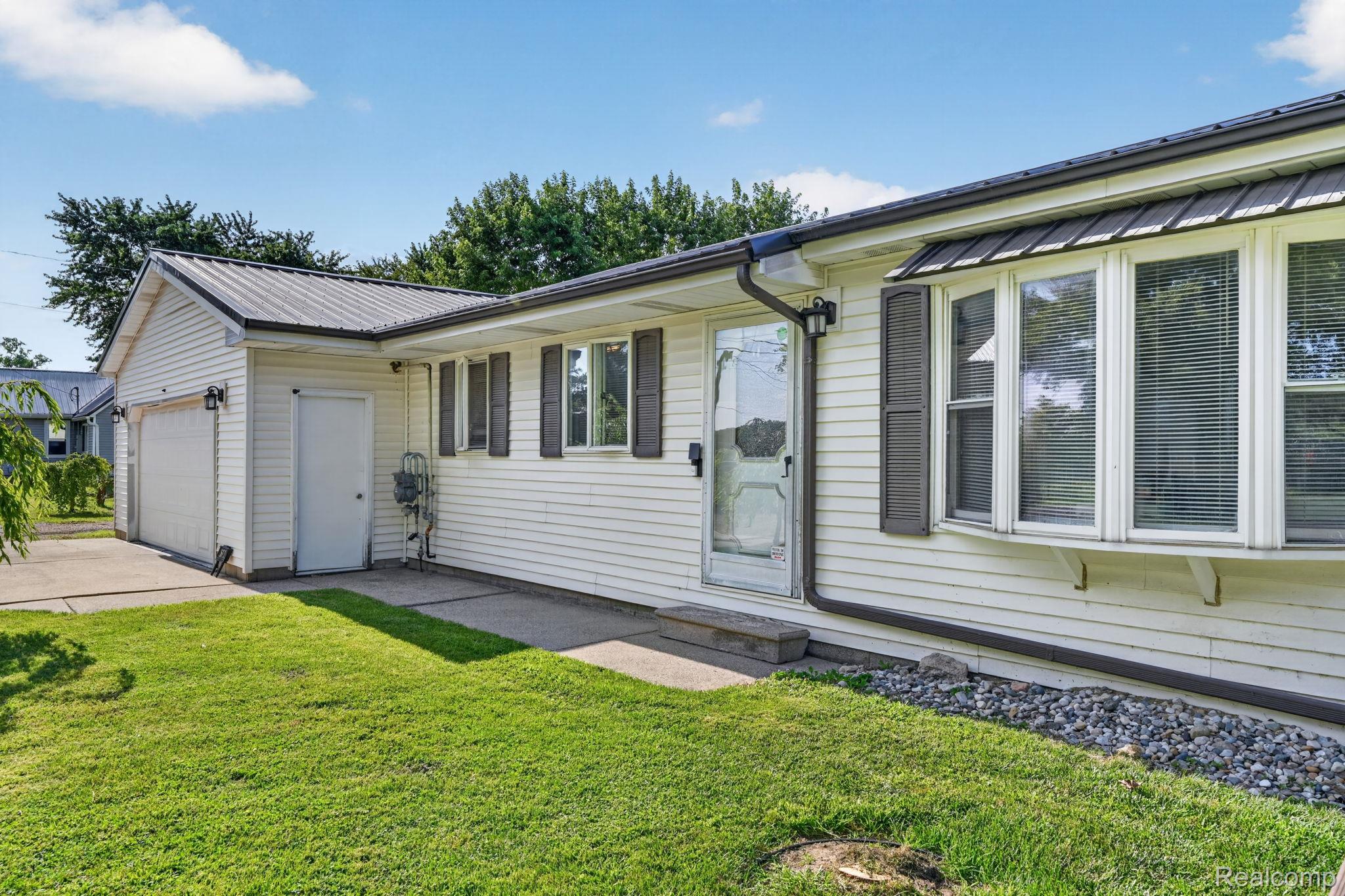 4184 W Lake Road