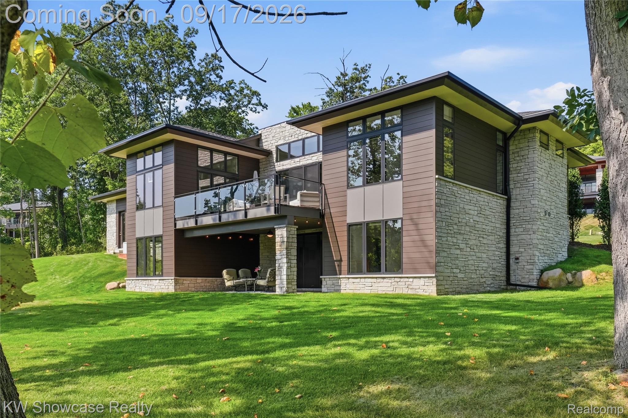 1166 Lake Forest Way
