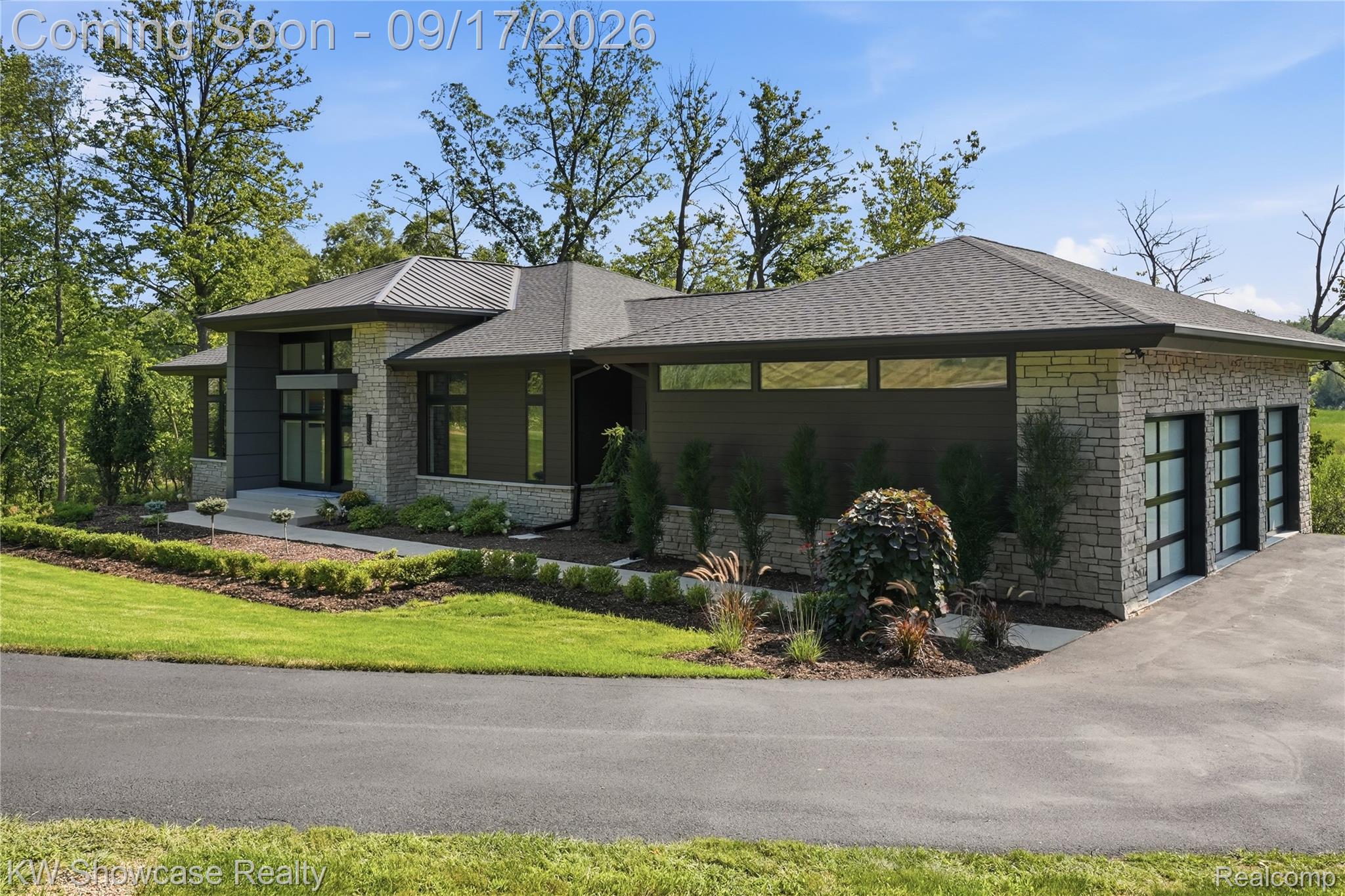 1166 Lake Forest Way