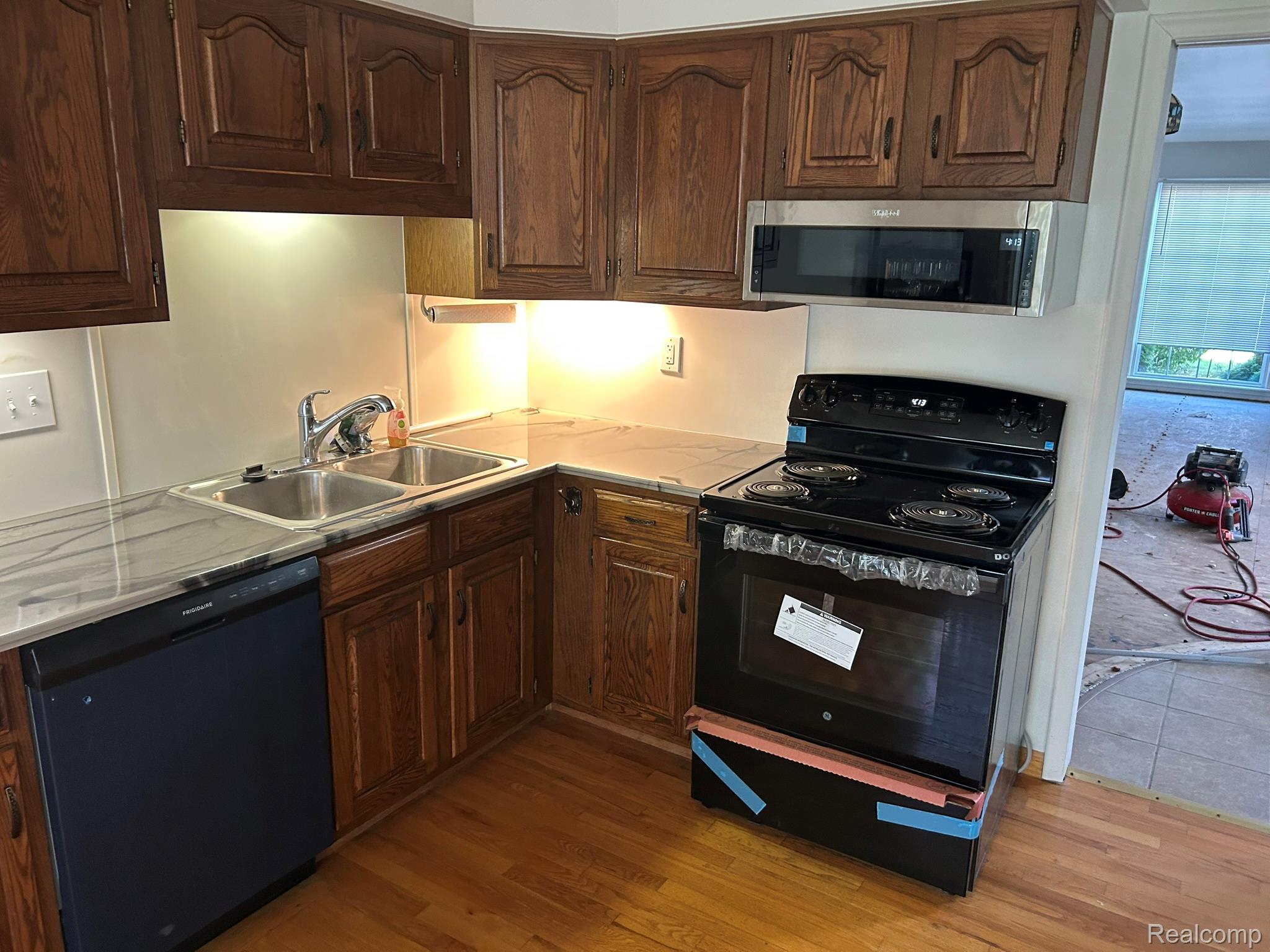 438 Lockmoor Court 18