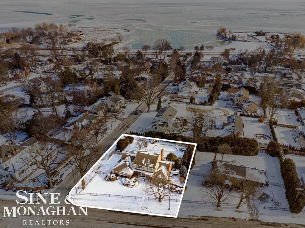 286 Grosse Pointe Boulevard