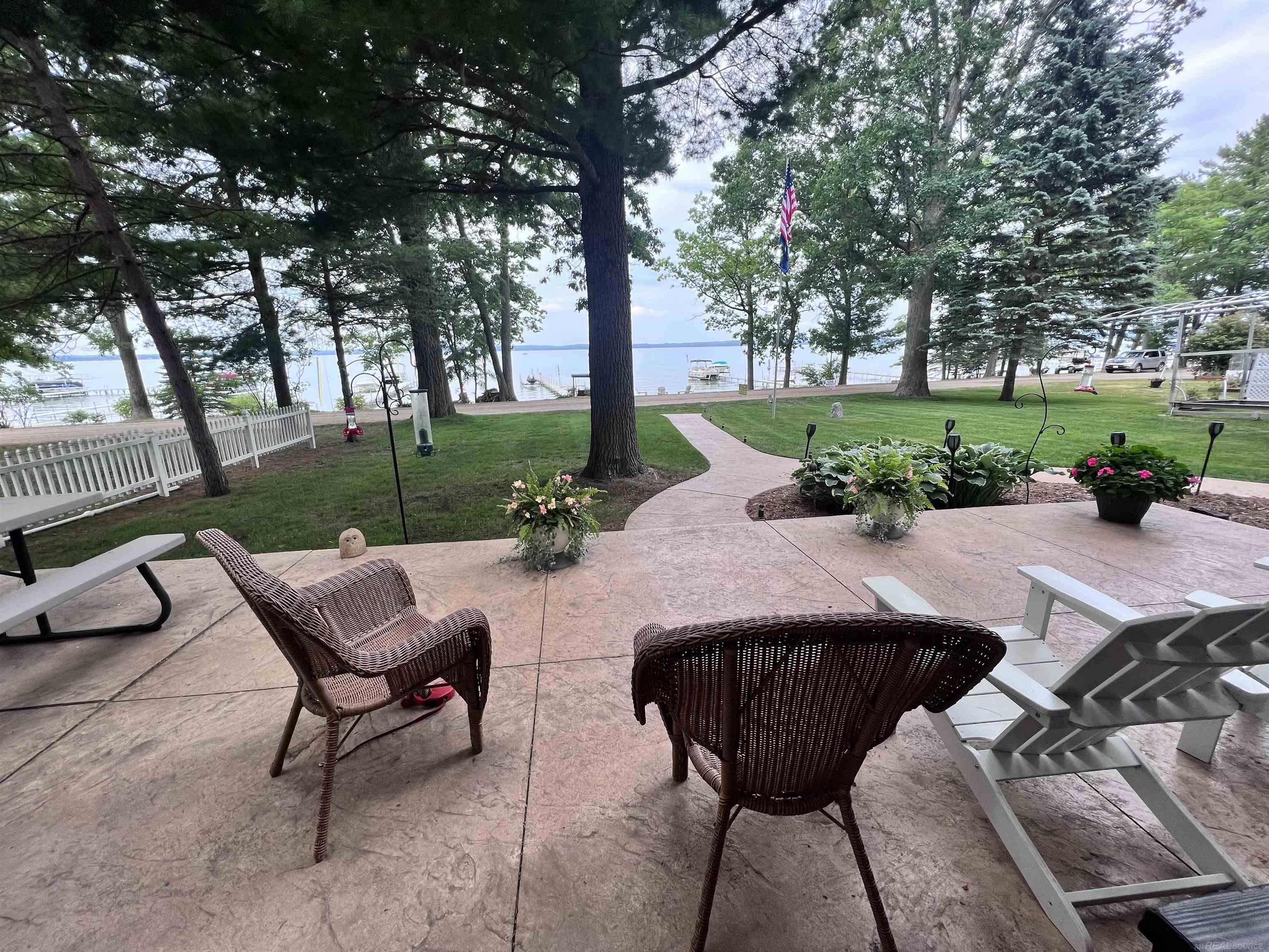 605 Sam-o-Set Boulevard