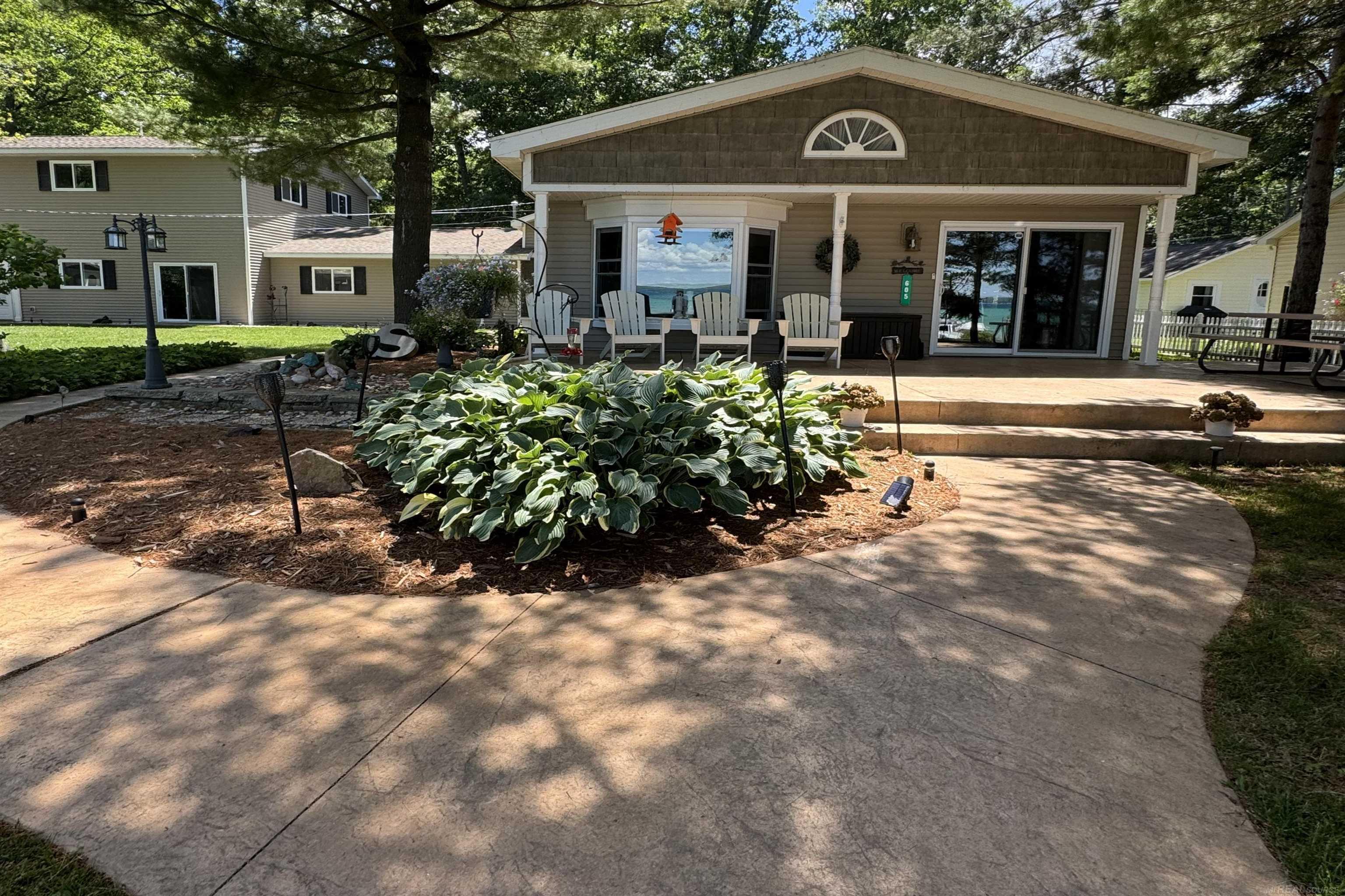 605 Sam-o-Set Boulevard