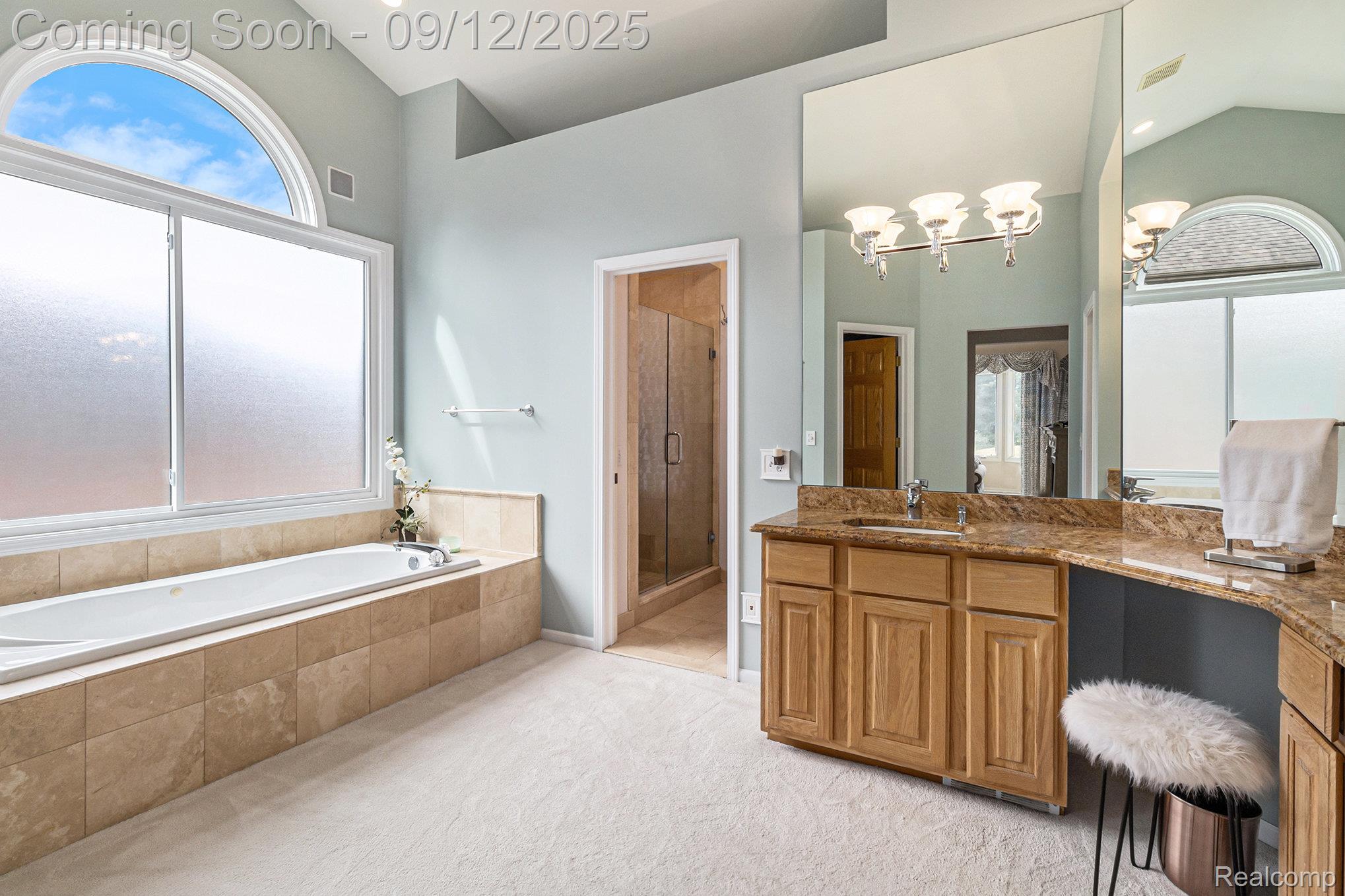 Independence Charter Township, Michigan 48348, United States, 4 Bedrooms Bedrooms, ,4 BathroomsBathrooms,Residential,Pending,205977