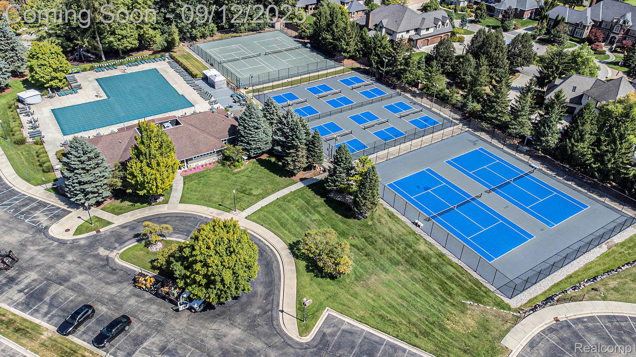 Independence Charter Township, Michigan 48348, United States, 4 Bedrooms Bedrooms, ,4 BathroomsBathrooms,Residential,Pending,205977