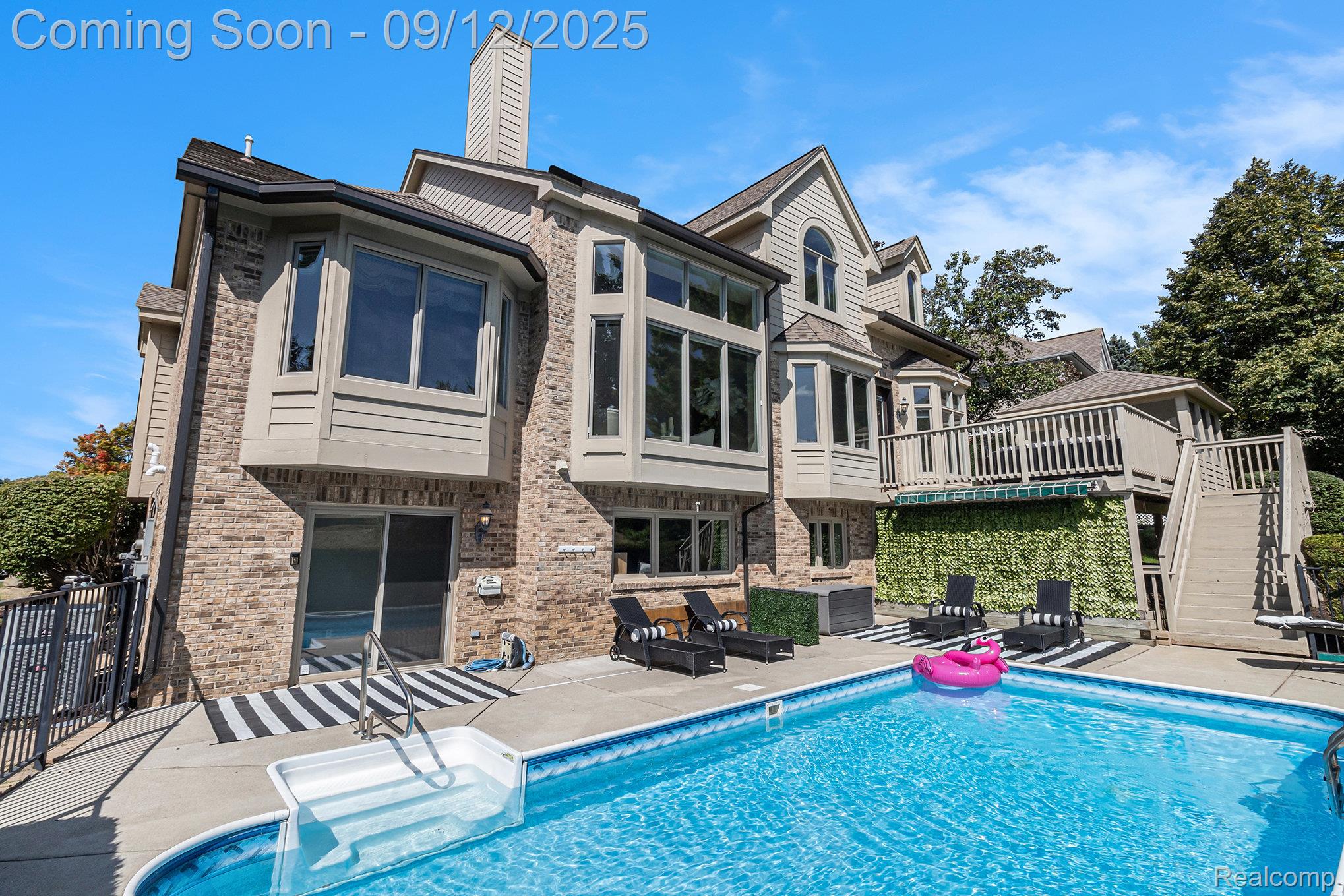 Independence Charter Township, Michigan 48348, United States, 4 Bedrooms Bedrooms, ,4 BathroomsBathrooms,Residential,Pending,205977